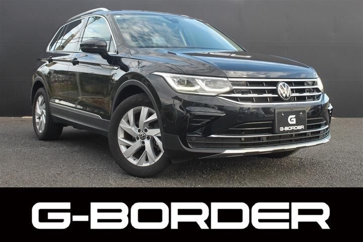 2023 Volkswagen Tiguan TSI - photo 1 2023 Volkswagen Tiguan TSI Sedan for sale, Japanese used car export - photo 1 of 30 | GULJI TRADERS