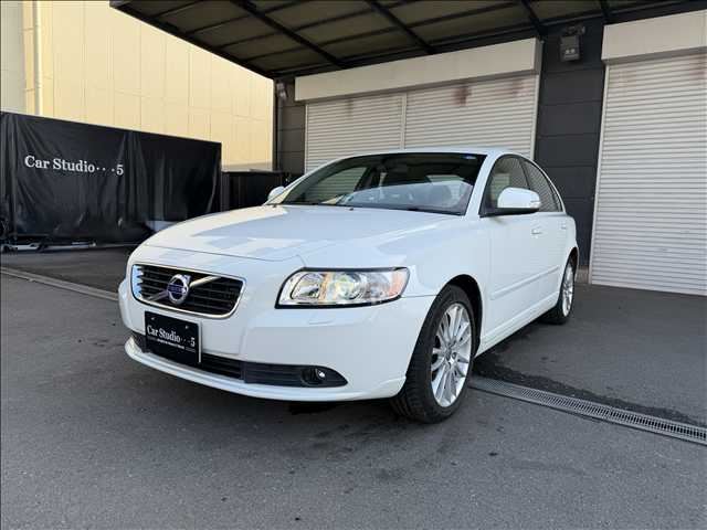 2011 Volvo S40 - photo 1 2011 Volvo S40 Sedan for sale, Japanese used car export - photo 1 of 20 | GULJI TRADERS
