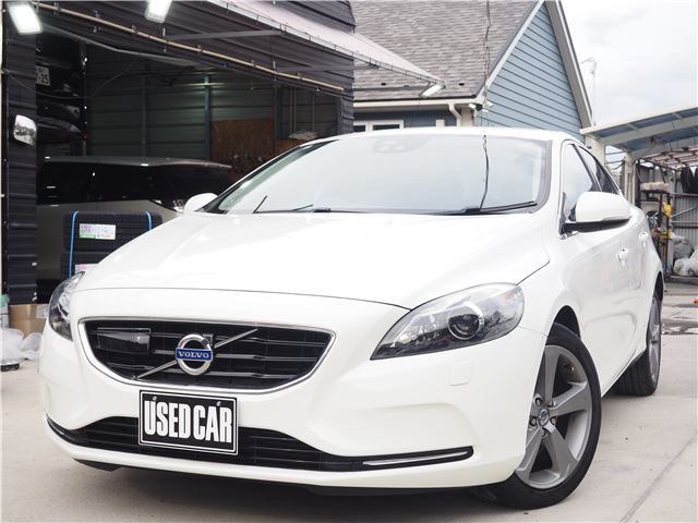 2013 Volvo V40 T4SE Sedan for sale, Japanese used car export - photo 1 of 43 | GULJI TRADERS