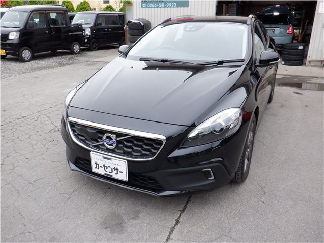 2013 Volvo V40 4WD Sedan for sale, Japanese used car export - photo 1 of 27 | GULJI TRADERS
