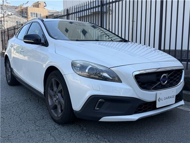 2013 Volvo V40 T5 AWD Sedan for sale, Japanese used car export - photo 1 of 37 | GULJI TRADERS