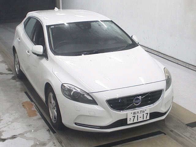 2013 Volvo V40 T4SE - photo 1 2013 Volvo V40 T4SE Sedan for sale, Japanese used car export - photo 1 of 5 | GULJI TRADERS