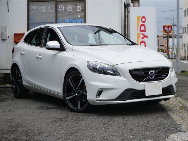 2014 Volvo V40 T5 - photo 1 2014 Volvo V40 T5 Sedan for sale, Japanese used car export - photo 1 of 80 | GULJI TRADERS