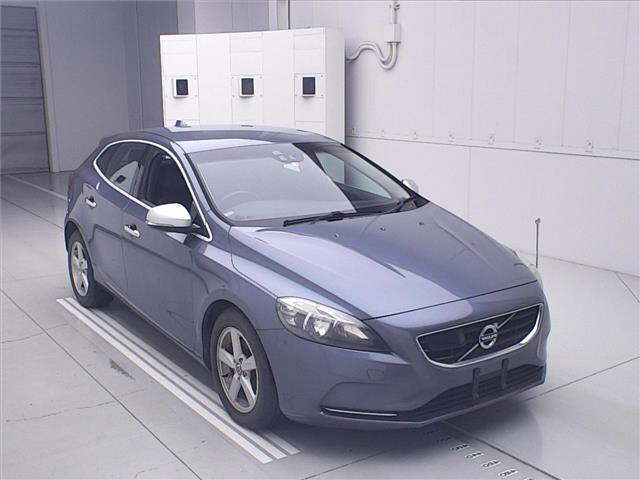 2014 Volvo V40 V40 T4 - photo 1 2014 Volvo V40 V40 T4 Sedan for sale, Japanese used car export - photo 1 of 8 | GULJI TRADERS