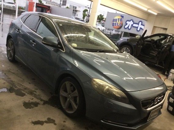 2014 Volvo V40 T4 Sport - photo 1 2014 Volvo V40 T4 Sport Sedan for sale, Japanese used car export - photo 1 of 7 | GULJI TRADERS