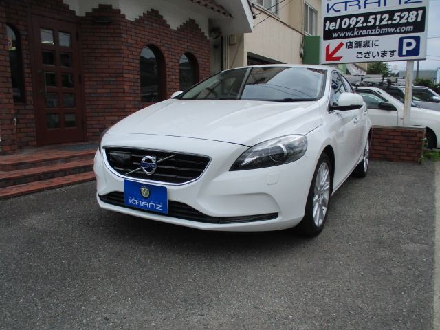 2015 Volvo V40 T4 SE - photo 1 2015 Volvo V40 T4 SE Sedan for sale, Japanese used car export - photo 1 of 18 | GULJI TRADERS