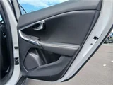 2015 Volvo V40 T5 AWD SE Sedan for sale, Japanese used car export - photo 50 of 54 | GULJI TRADERS