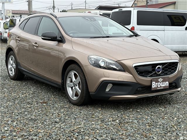 2016 Volvo V40 D4 Diesel Turbo - photo 1 2016 Volvo V40 D4 Diesel Turbo Sedan for sale, Japanese used car export - photo 1 of 46 | GULJI TRADERS