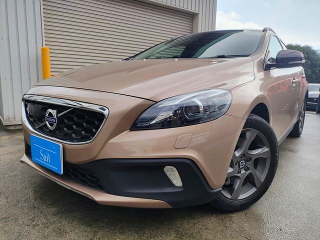 2016 Volvo V40 D4 SE Diesel - photo 1 2016 Volvo V40 D4 SE Diesel Sedan for sale, Japanese used car export - photo 1 of 50 | GULJI TRADERS