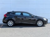 2017 Volvo V40 D4 INSCRIPTION Sedan for sale, Japanese used car export - photo 4 of 23 | GULJI TRADERS