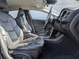 2017 Volvo V40 D4 INSCRIPTION Sedan for sale, Japanese used car export - photo 12 of 23 | GULJI TRADERS