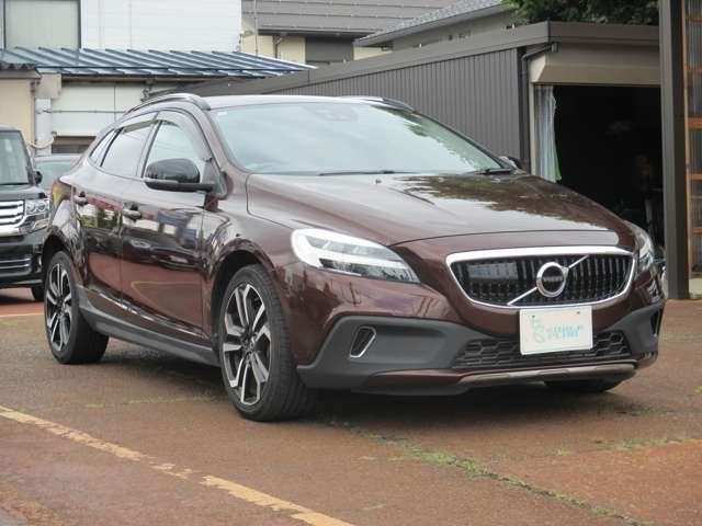 2017 Volvo V40 Sedan for sale, Japanese used car export - photo 1 of 24 | GULJI TRADERS