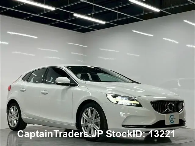 2018 Volvo V40 - photo 1 2018 Volvo V40 White Sedan for sale, Japanese used car export - photo 1 of 66 | GULJI TRADERS