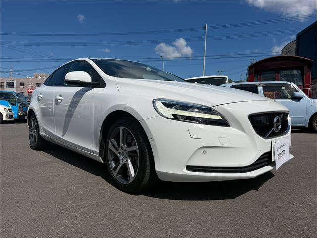 2018 Volvo V40 D4 - photo 1 2018 Volvo V40 D4 Sedan for sale, Japanese used car export - photo 1 of 48 | GULJI TRADERS