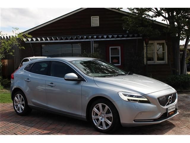 2018 Volvo V40 D4 Sedan for sale, Japanese used car export - photo 1 of 9 | GULJI TRADERS