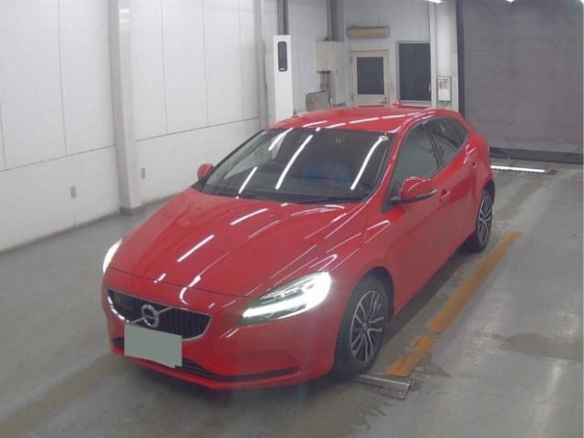 2018 Volvo V40 T2 - photo 1 2018 Volvo V40 T2 Sedan for sale, Japanese used car export - photo 1 of 6 | GULJI TRADERS