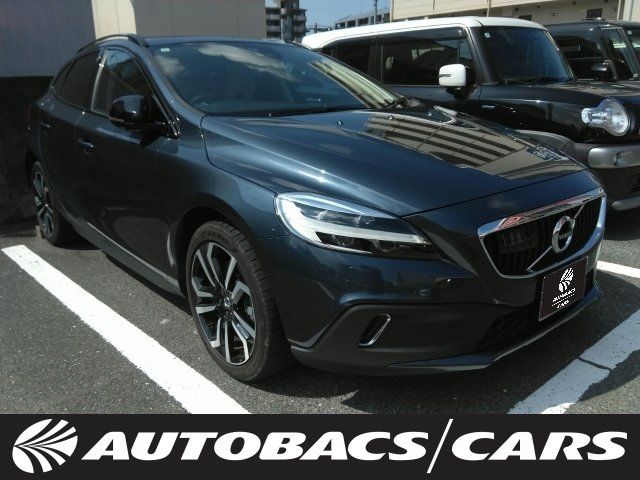 2019 Volvo V40 4WD Sedan for sale, Japanese used car export - photo 1 of 3 | GULJI TRADERS