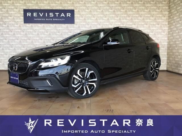 2019 Volvo V40 D4 Dynamic - photo 1 2019 Volvo V40 D4 Dynamic Sedan for sale, Japanese used car export - photo 1 of 9 | GULJI TRADERS