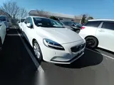 2019 Volvo V40 Inscription D4 White Sedan for sale, Japanese used car export - photo 15 of 29 | GULJI TRADERS