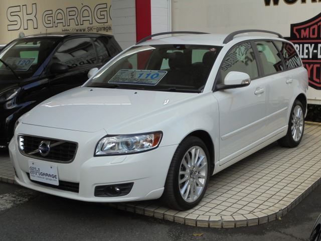 2010 Volvo V50 - photo 1 2010 Volvo V50 Sedan for sale, Japanese used car export - photo 1 of 30 | GULJI TRADERS