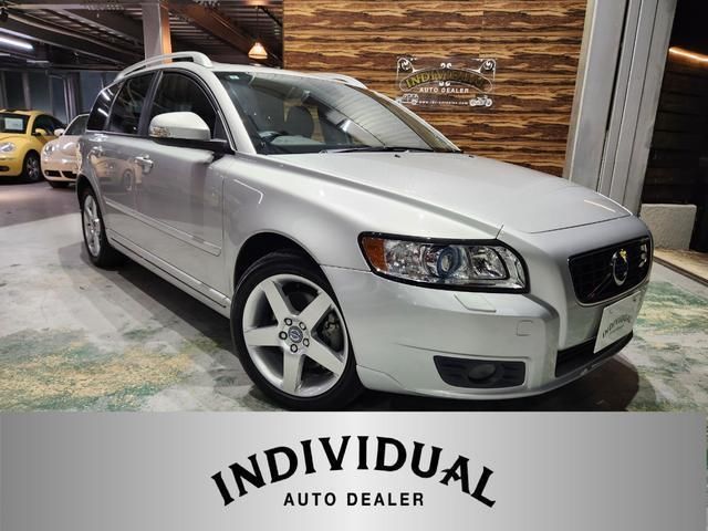 2011 Volvo V50 - photo 1 2011 Volvo V50 Sedan for sale, Japanese used car export - photo 1 of 9 | GULJI TRADERS
