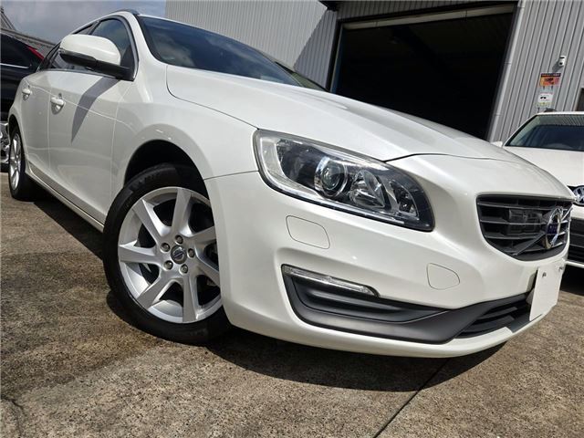 2014 Volvo V60 T4SE - photo 1 2014 Volvo V60 T4SE Sedan for sale, Japanese used car export - photo 1 of 80 | GULJI TRADERS