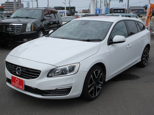 2016 Volvo V60 D4 Dynamic - photo 1 2016 Volvo V60 D4 Dynamic Sedan for sale, Japanese used car export - photo 1 of 70 | GULJI TRADERS