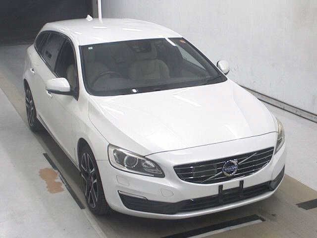 2017 Volvo V60 D4 Dynamic - photo 1 2017 Volvo V60 D4 Dynamic Sedan for sale, Japanese used car export - photo 1 of 2 | GULJI TRADERS