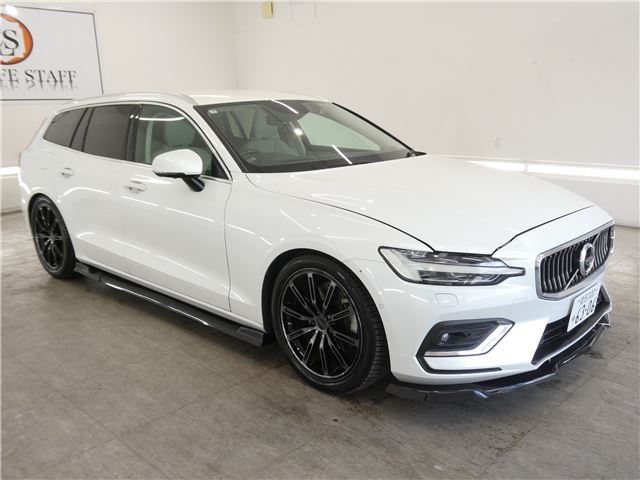 2019 Volvo V60 - photo 1 2019 Volvo V60 Sedan for sale, Japanese used car export - photo 1 of 50 | GULJI TRADERS