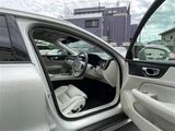 2019 Volvo V60 V60 T5 AWD 4WD Sedan for sale, Japanese used car export - photo 15 of 24 | GULJI TRADERS