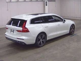 2021 Volvo V60 B5 Sedan for sale, Japanese used car export - photo 2 of 14 | GULJI TRADERS
