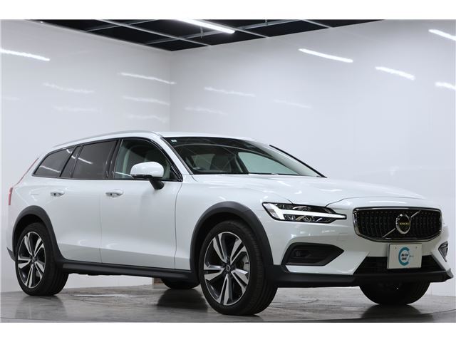 2022 Volvo V60 B5 AWD Sedan for sale, Japanese used car export - photo 1 of 74 | GULJI TRADERS