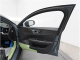 2022 Volvo V60 B5 AWD Sedan for sale, Japanese used car export - photo 19 of 78 | GULJI TRADERS