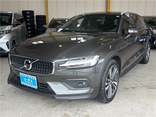 2022 Volvo V60 B5 AWD Sedan for sale, Japanese used car export - photo 1 of 50 | GULJI TRADERS