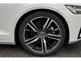 2022 Volvo V60 B5 Bowers&Wi Sedan for sale, Japanese used car export - photo 3 of 9 | GULJI TRADERS