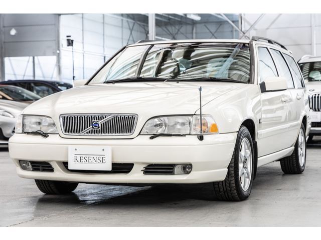 2000 Volvo V70 - photo 1 2000 Volvo V70 Sedan for sale, Japanese used car export - photo 1 of 62 | GULJI TRADERS