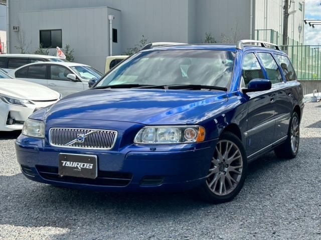 2005 Volvo V70 - photo 1 2005 Volvo V70 Sedan for sale, Japanese used car export - photo 1 of 9 | GULJI TRADERS