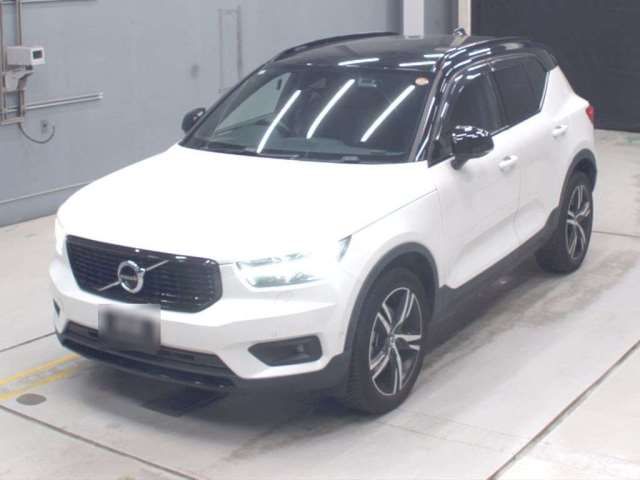 2021 Volvo XC40 B4 AWD 4WD - photo 1 2021 Volvo XC40 B4 AWD 4WD Sedan for sale, Japanese used car export - photo 1 of 13 | GULJI TRADERS