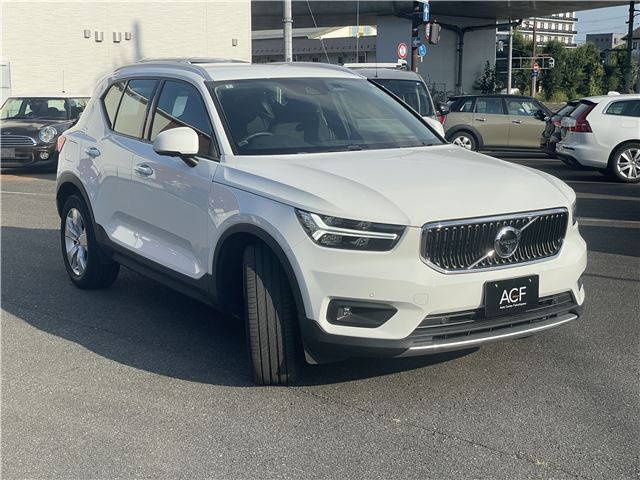 2022 Volvo XC40 4WD - photo 1 2022 Volvo XC40 4WD Sedan for sale, Japanese used car export - photo 1 of 40 | GULJI TRADERS