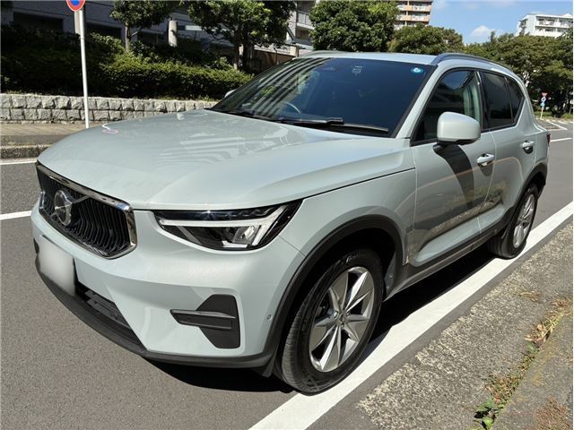2024 Volvo XC40 B3 - photo 1 2024 Volvo XC40 B3 Sedan for sale, Japanese used car export - photo 1 of 11 | GULJI TRADERS