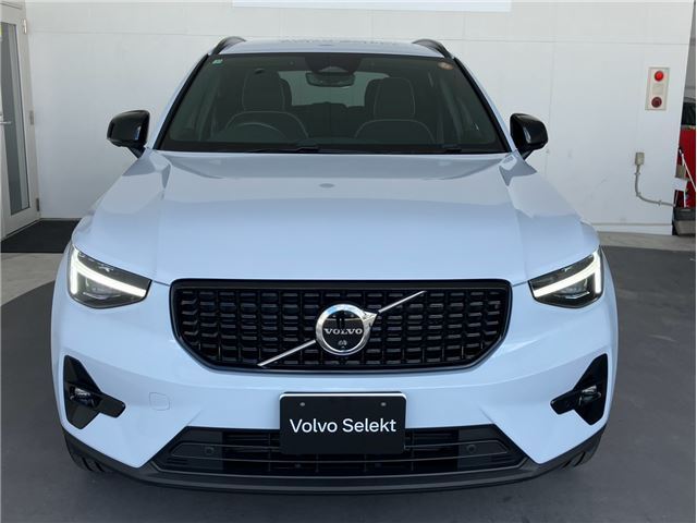 2025 Volvo XC40 B4 AWD Sedan for sale, Japanese used car export - photo 1 of 15 | GULJI TRADERS