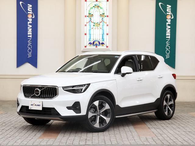 2025 Volvo XC40 B4 AWD Sedan for sale, Japanese used car export - photo 1 of 9 | GULJI TRADERS