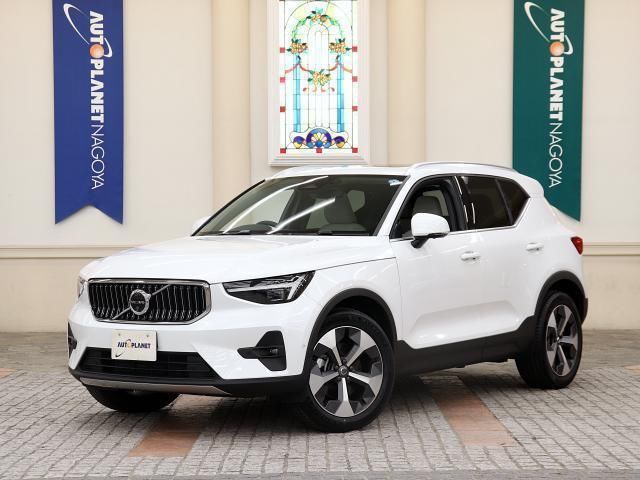 2025 Volvo XC40 B4 AWD - photo 1 2025 Volvo XC40 B4 AWD Sedan for sale, Japanese used car export - photo 1 of 9 | GULJI TRADERS
