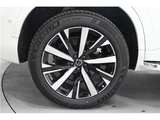 2025 Volvo XC90 B5 AWD Sedan for sale, Japanese used car export - photo 17 of 57 | GULJI TRADERS